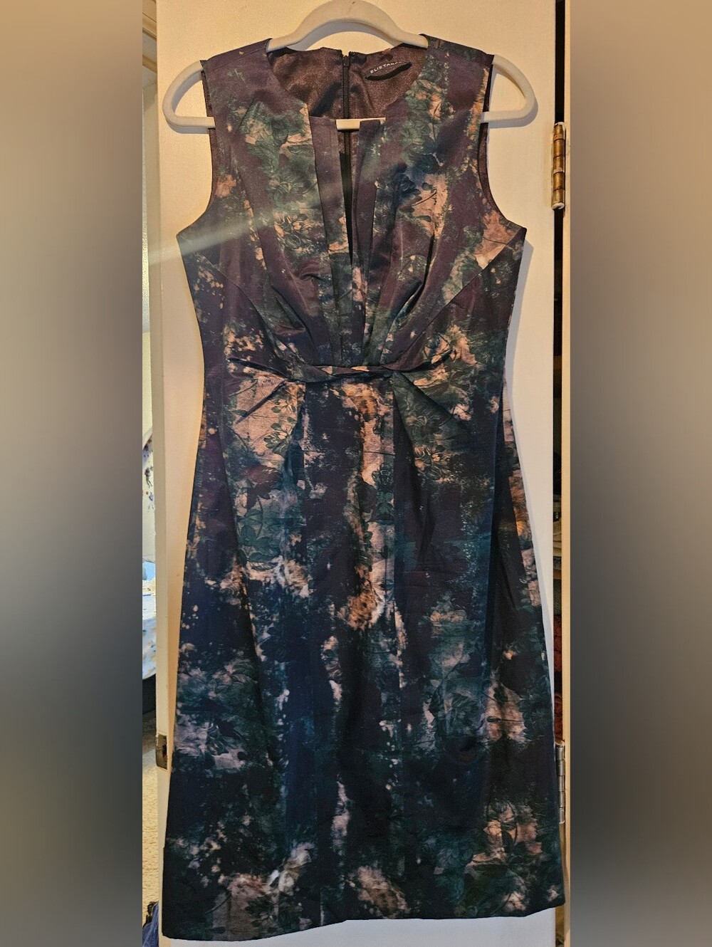 Elie Tahari Size 10 Dark Floral Draped Pleated V-Neck Lined Dress